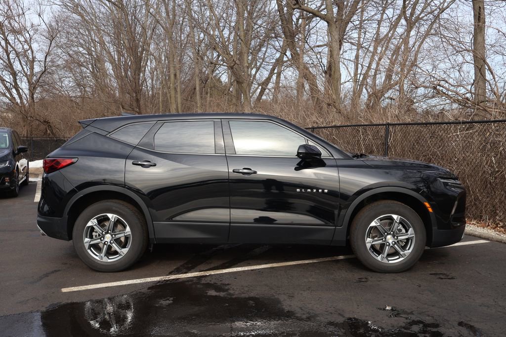 Used 2023 Chevrolet Blazer LT w/ Driver Confidence Package AWD/4WD image 9