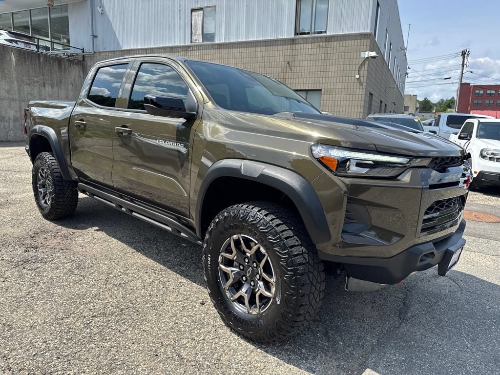 Used 2025 Chevrolet Colorado ZR2 w/ Technology Package AWD/4WD image 38