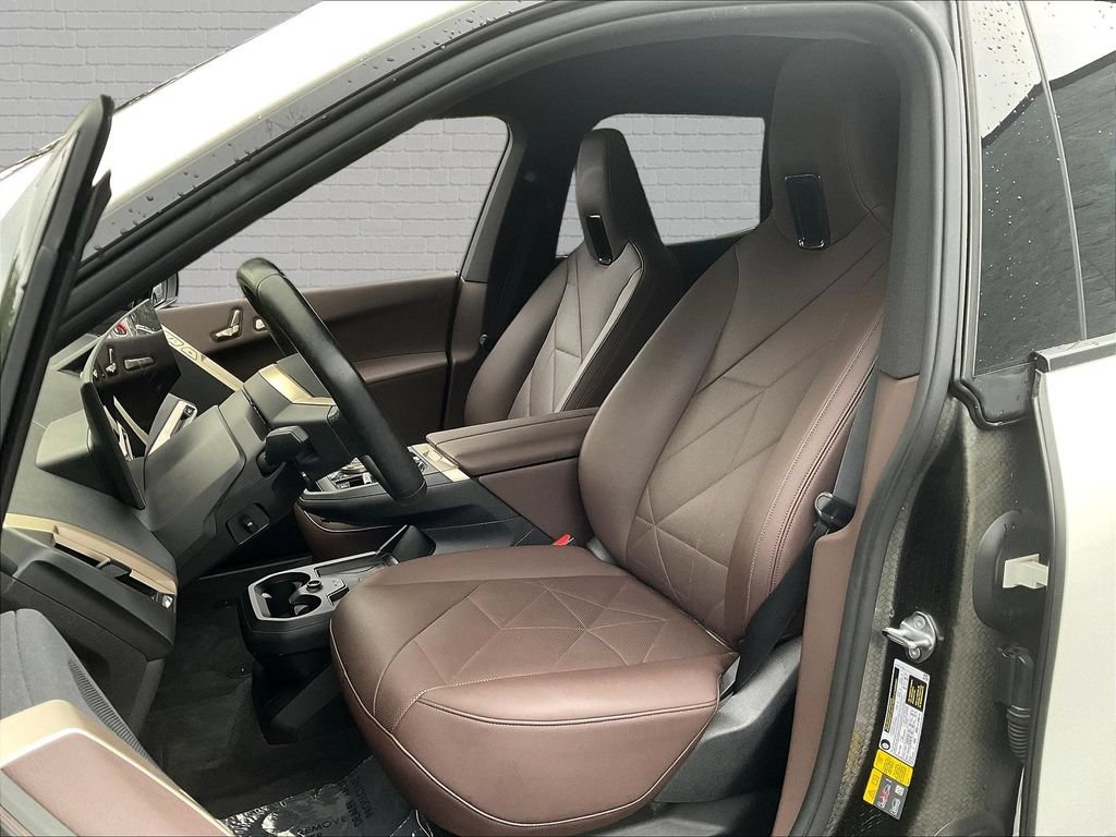 Used 2024 BMW iX xDrive50 w/ Premium Package AWD/4WD image 17
