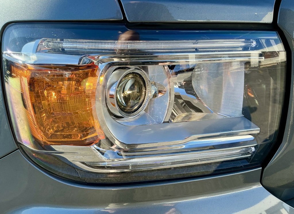 Used 2020 GMC Canyon SLE w/ Elevation Edition image 8