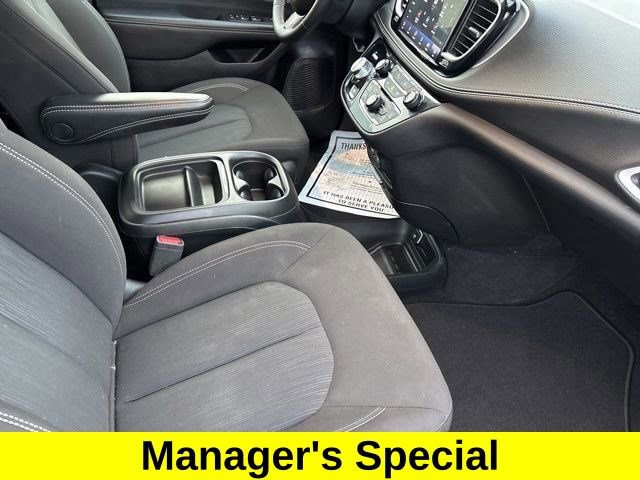 Used 2024 Chrysler Pacifica Touring image 38