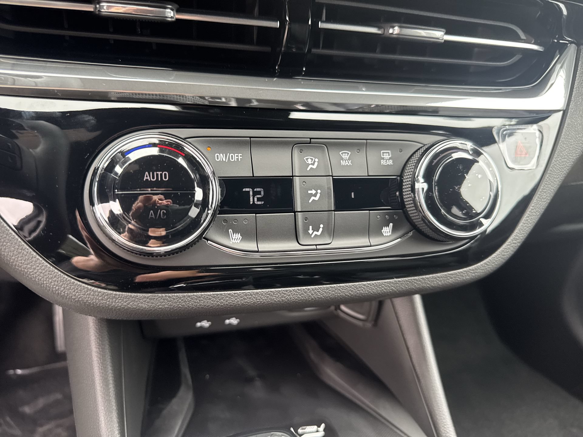 New 2026 Buick Envista Sport Touring w/ Convenience I Package FWD image 17