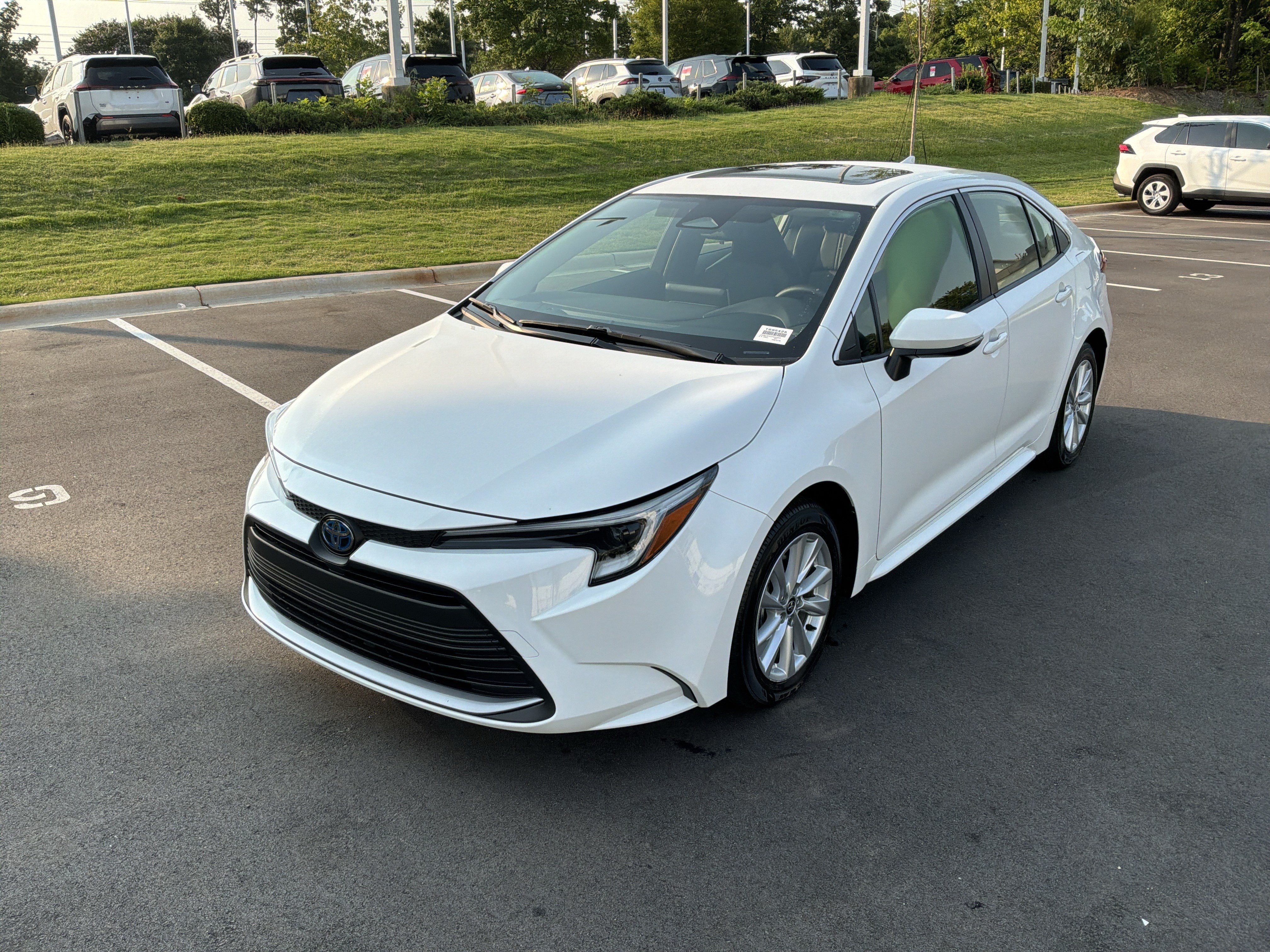 Used 2023 Toyota Corolla XLE FWD image 5