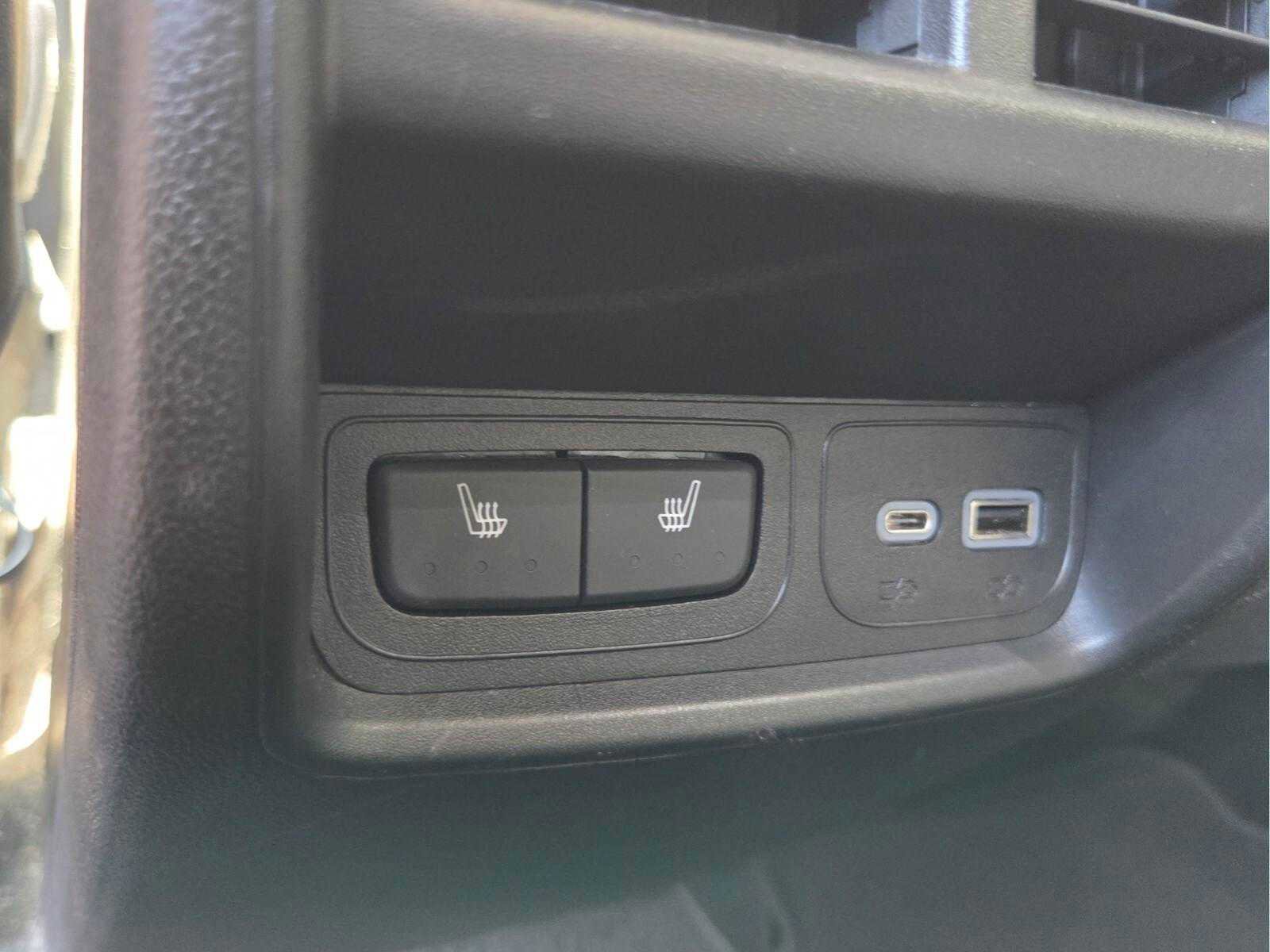 Used 2021 Cadillac XT4 Premium Luxury w/ Cold Weather Package image 11