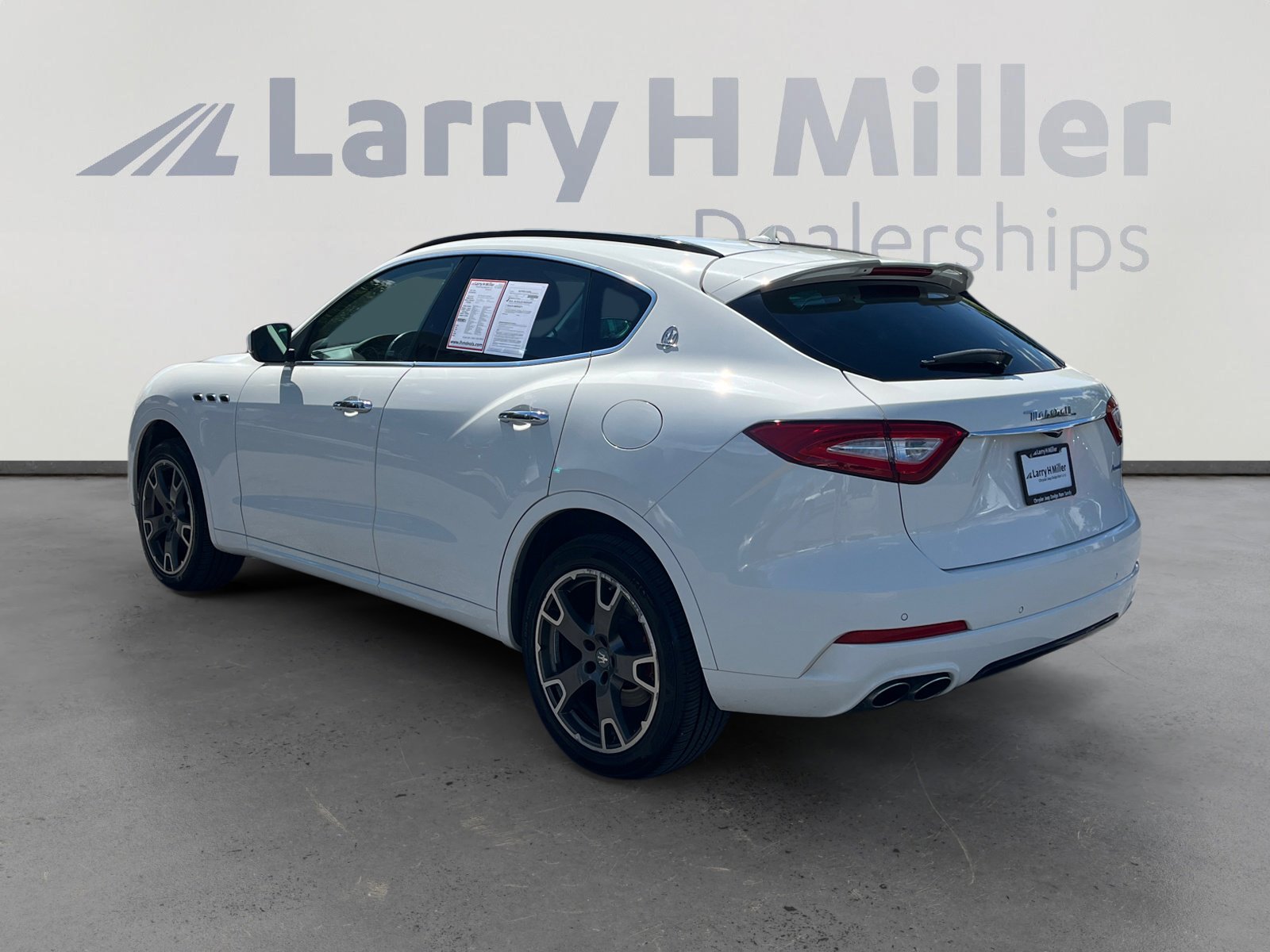 Used 2017 Maserati Levante w/ Sport Package image 3