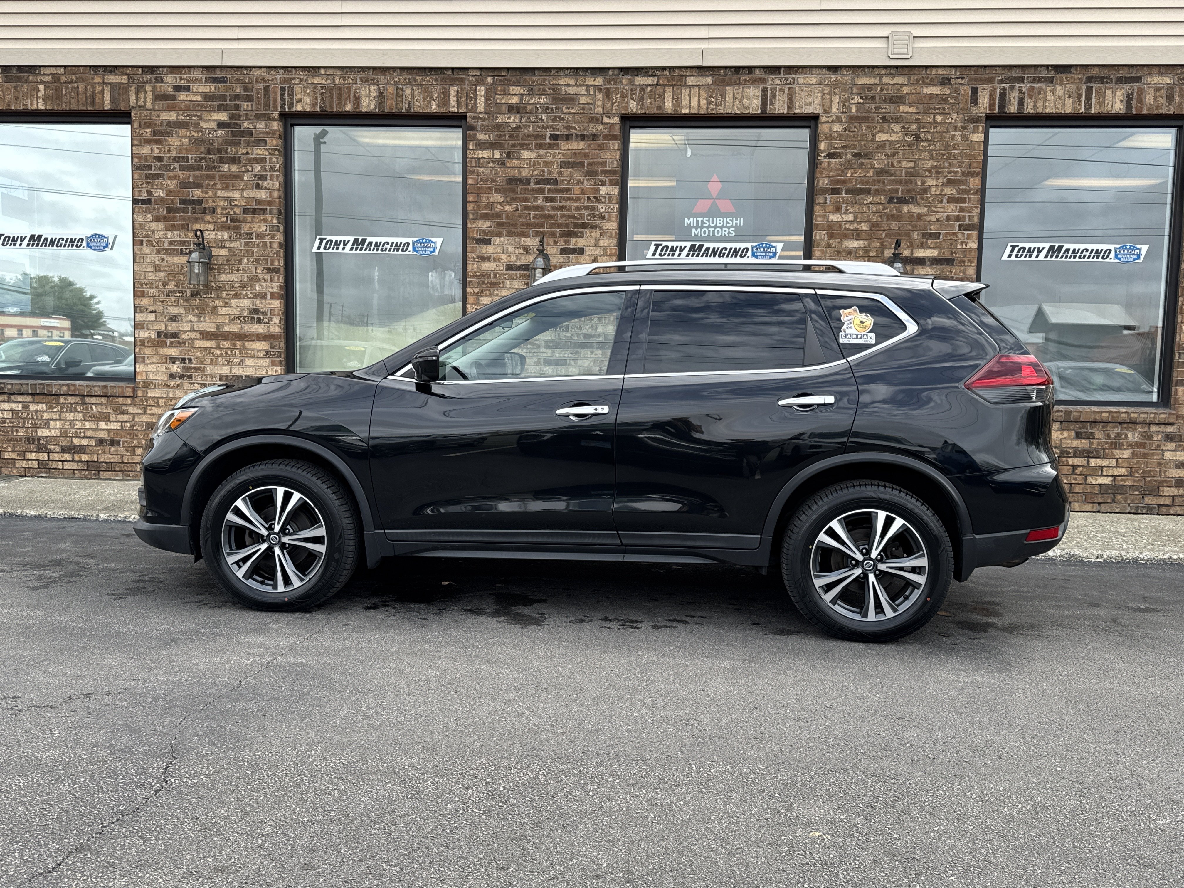Used 2019 Nissan Rogue SV w/ Premium Package AWD/4WD image 2