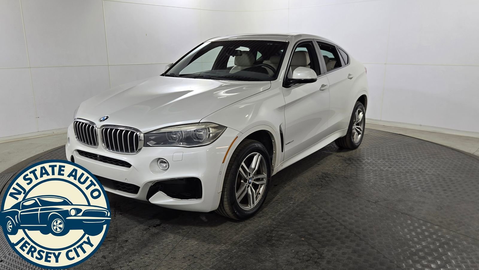 Used 2017 BMW X6 xDrive50i w/ Executive Package image 3