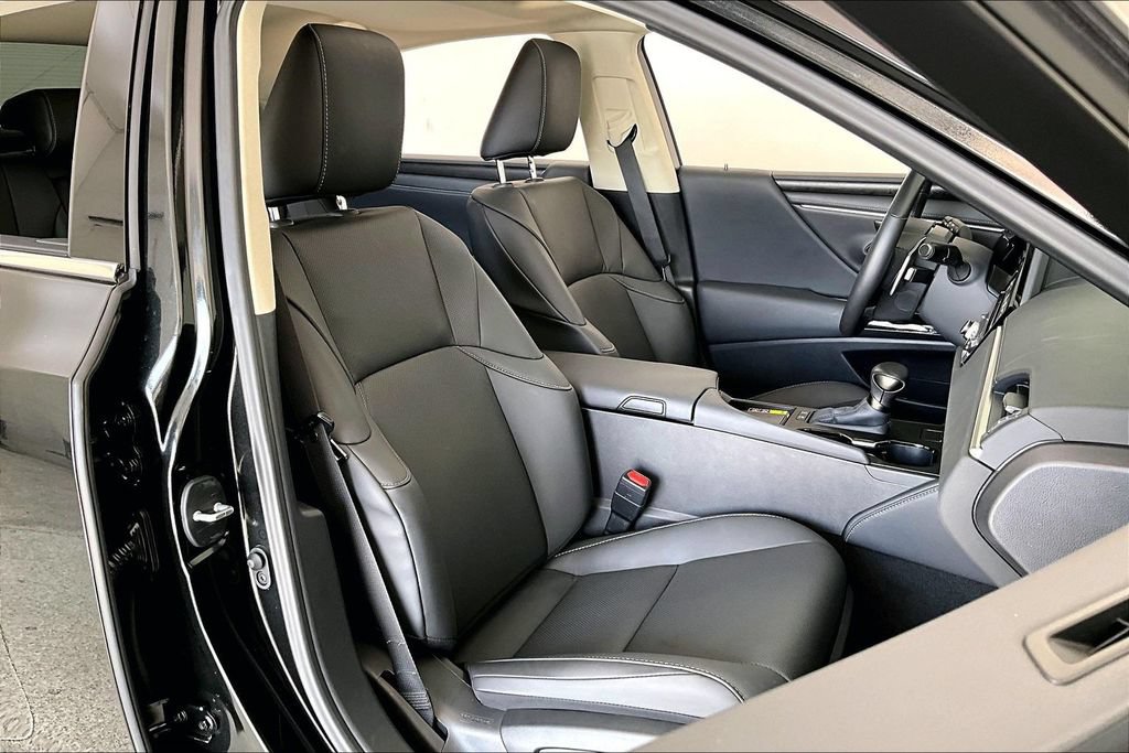 Used 2025 Lexus ES 300h w/ Premium Package FWD image 9