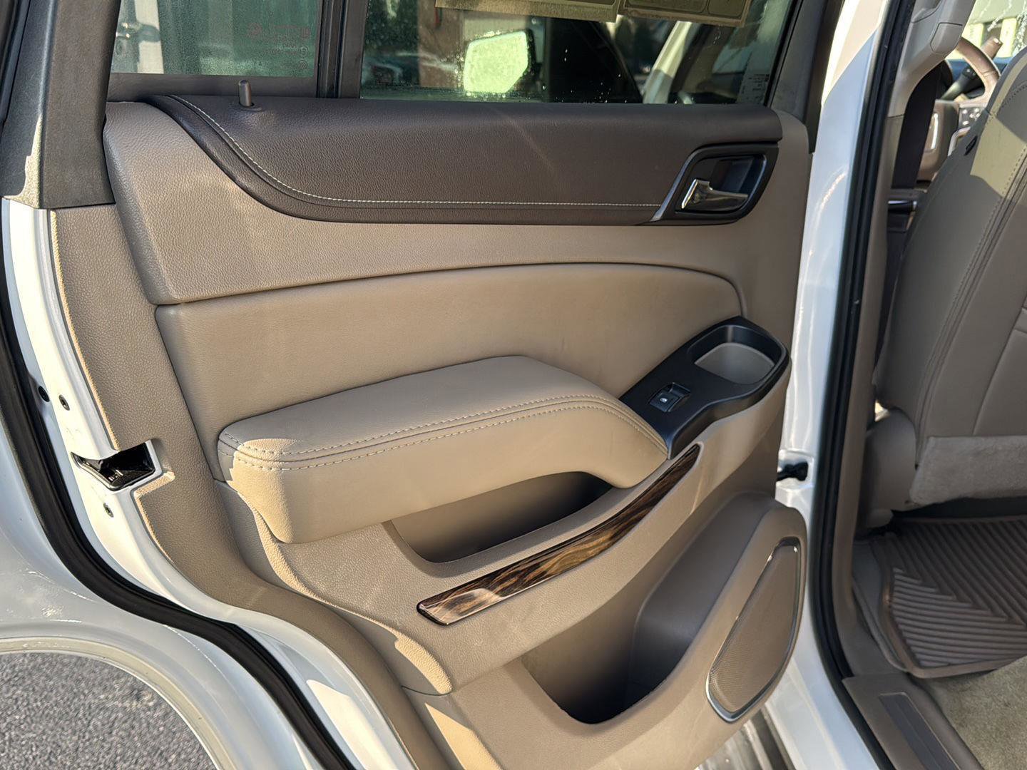 Used 2018 GMC Yukon SLT w/ Premium Edition image 15