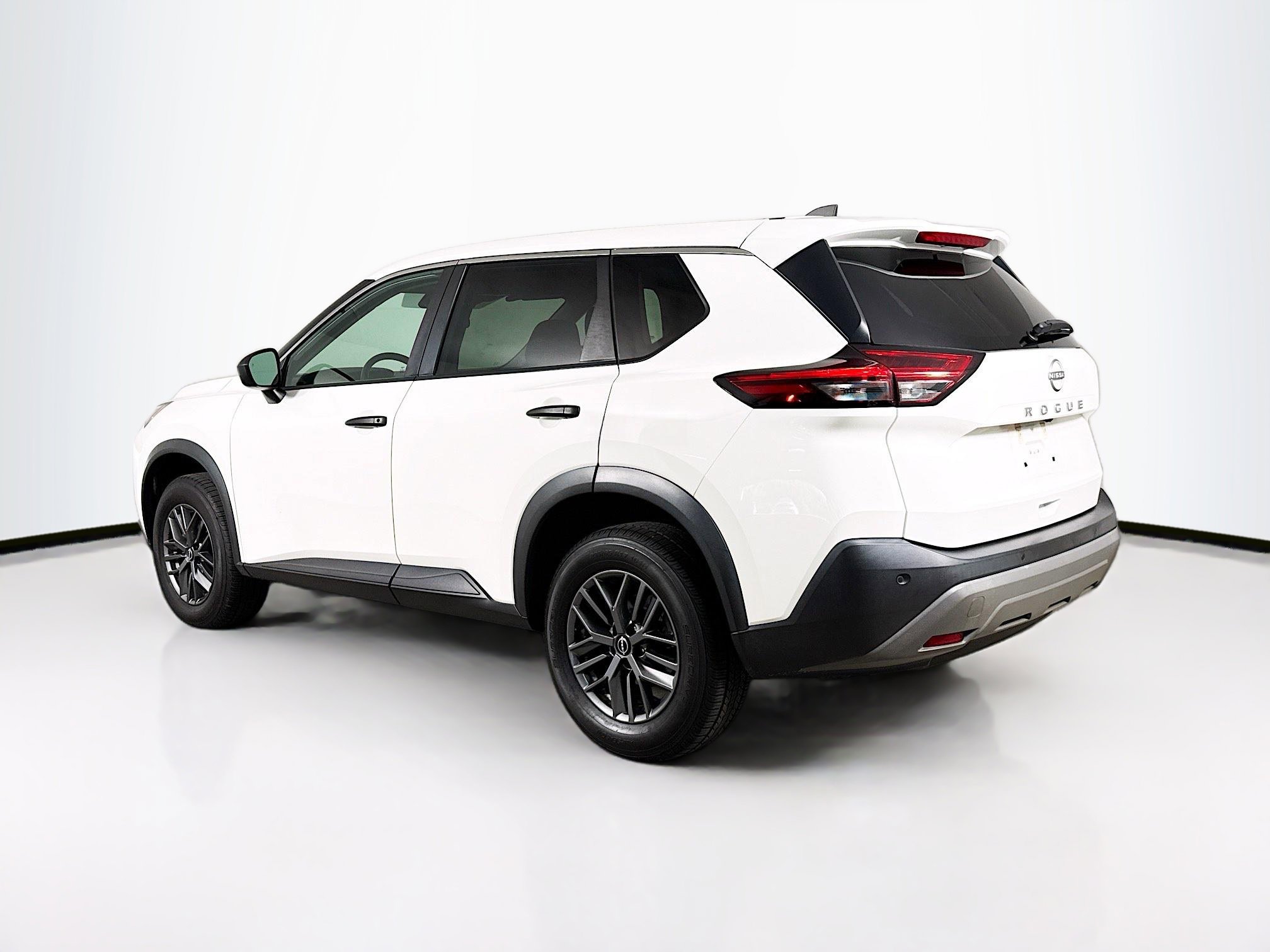 Used 2022 Nissan Rogue S image 28