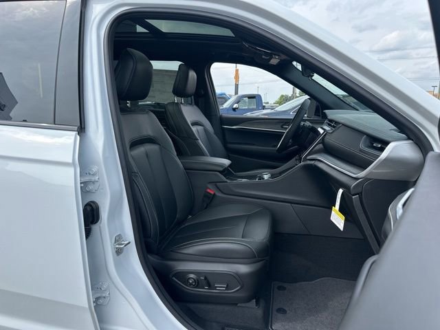 New 2025 Jeep Grand Cherokee L Limited image 30