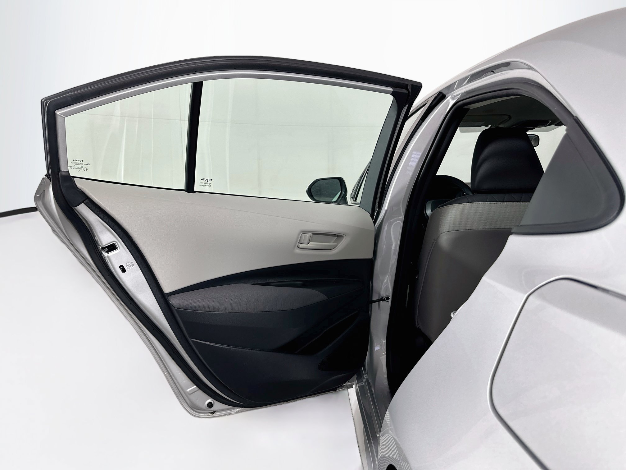 Used 2025 Toyota Corolla LE FWD image 24