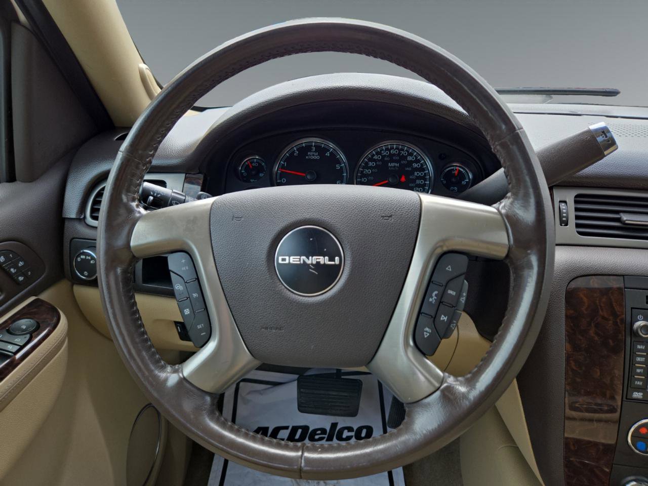 Used 2011 GMC Yukon XL Denali AWD/4WD image 14