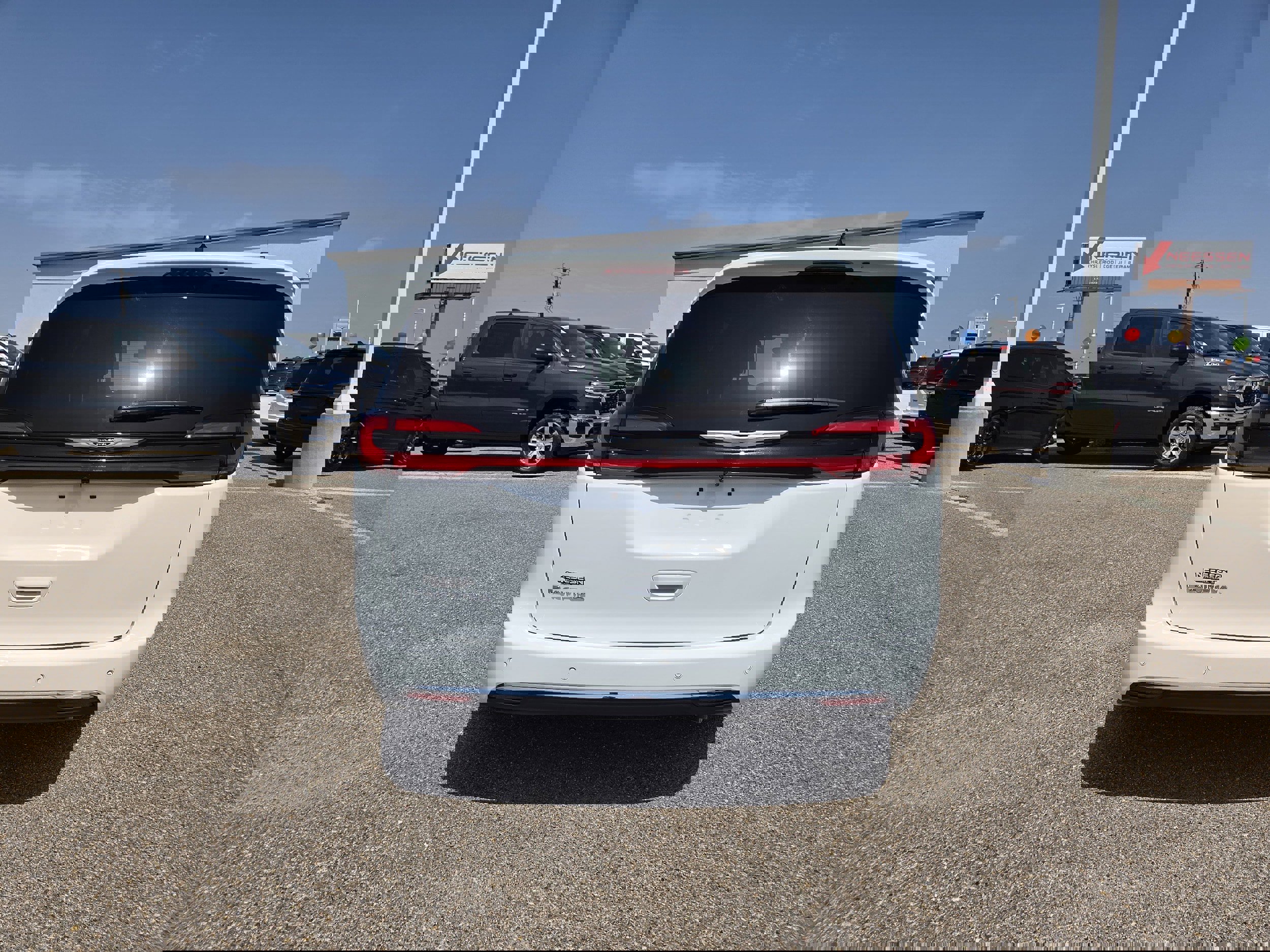 New 2026 Chrysler Pacifica Select image 6