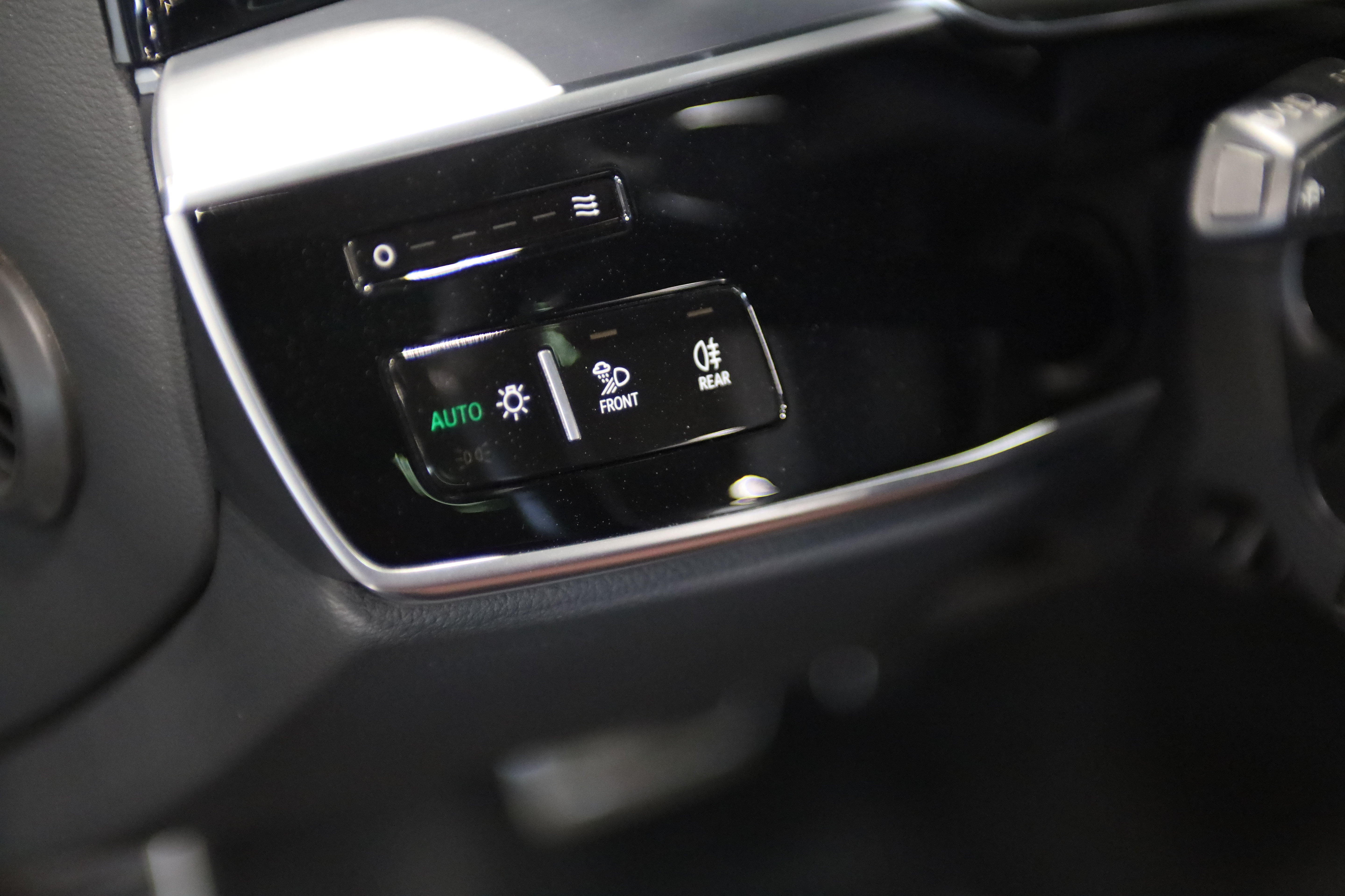 Used 2023 Audi S8 AWD/4WD image 16