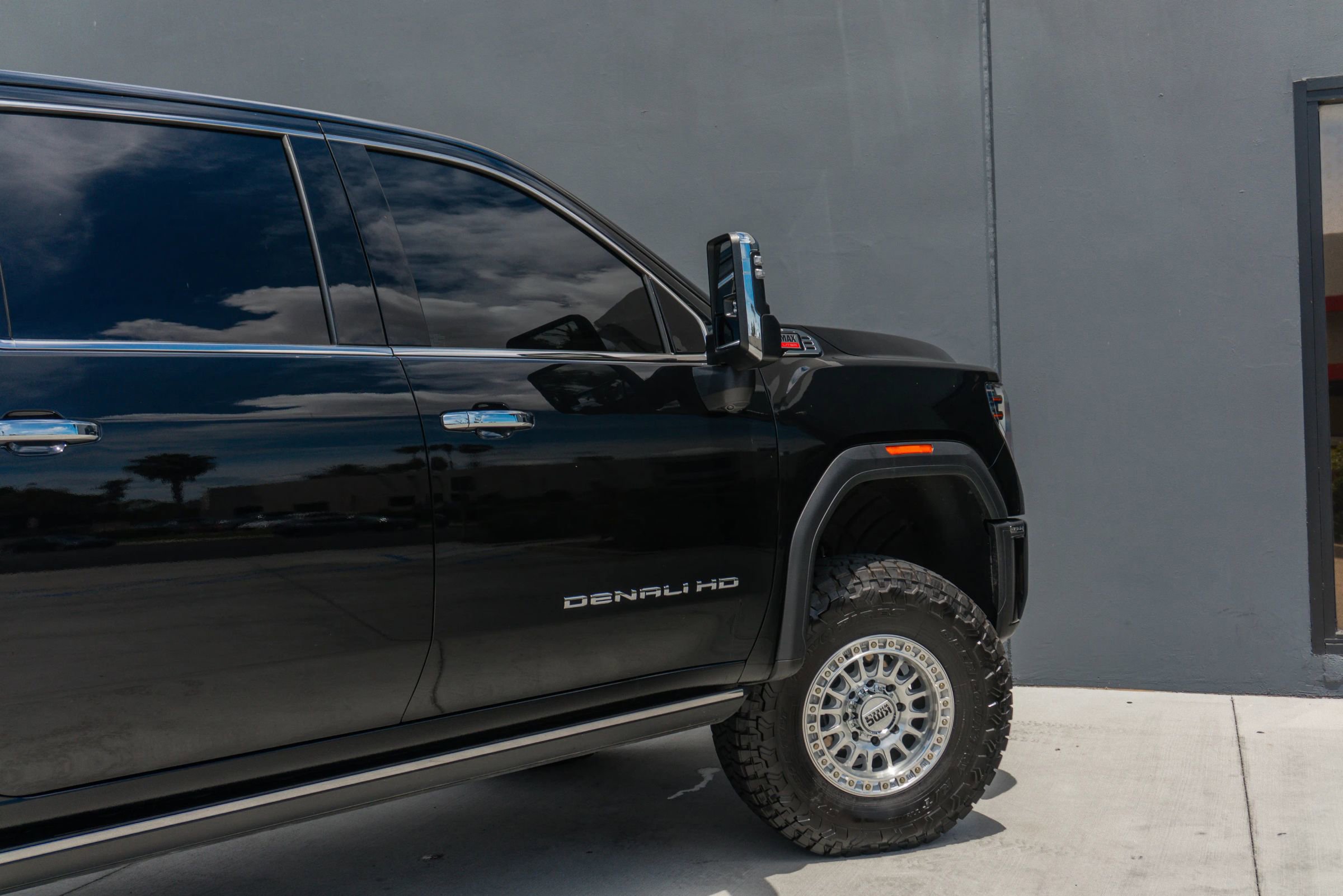 Used 2025 GMC Sierra 2500 Denali w/ Denali Reserve Package AWD/4WD image 45
