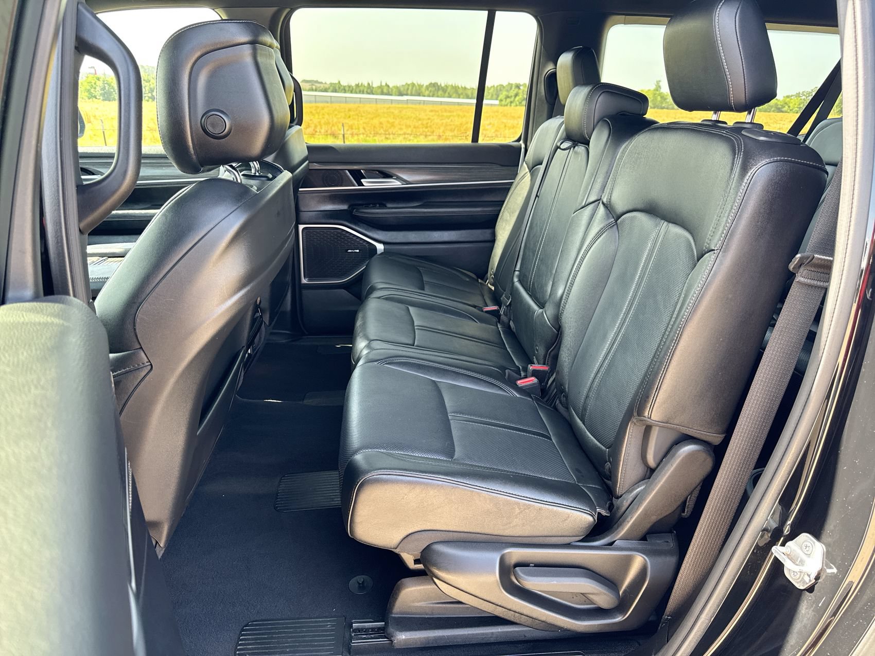 Used 2024 Jeep Wagoneer L Series II w/ Flexible Seating Group AWD/4WD image 23