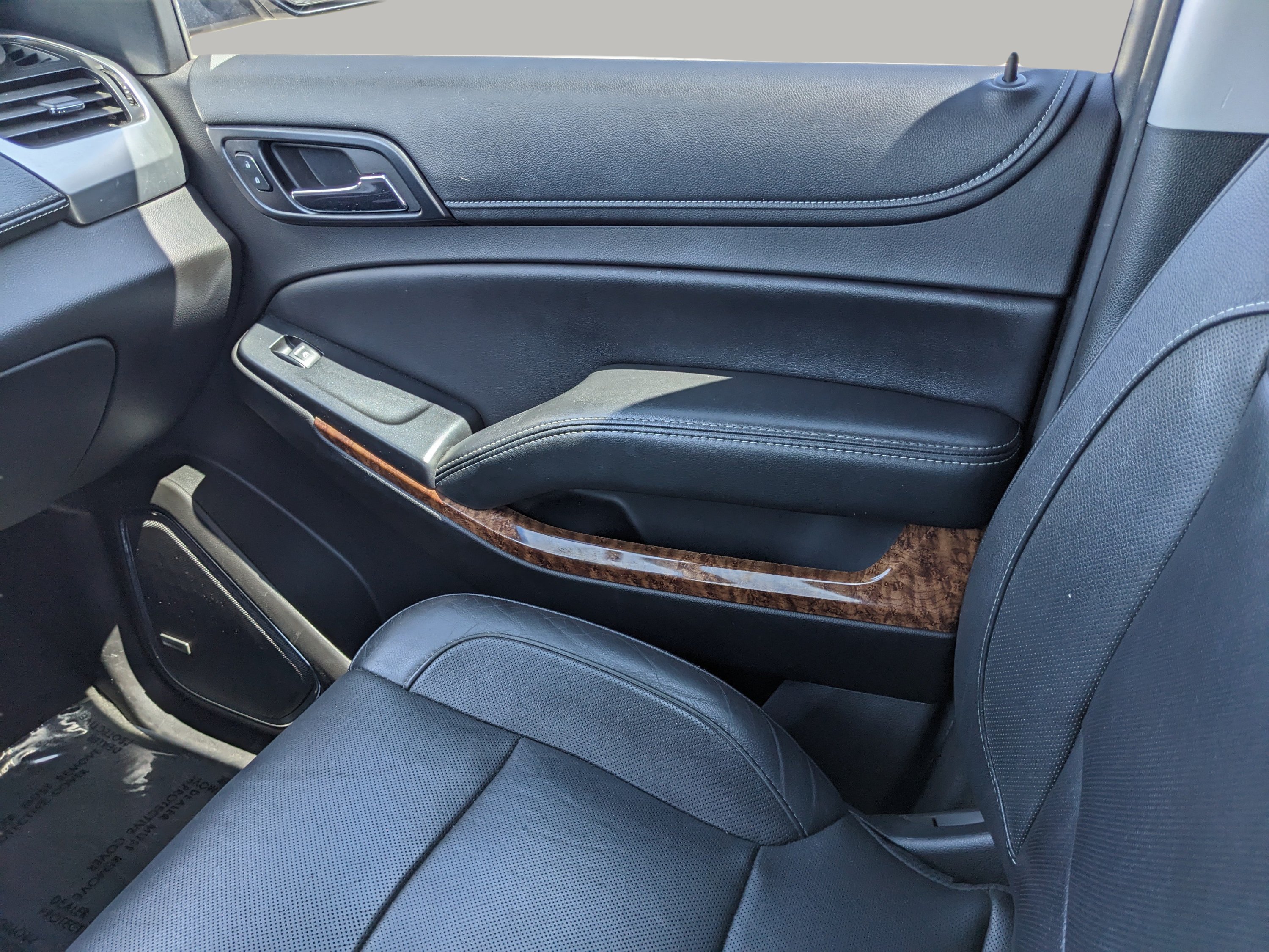 Used 2018 Chevrolet Suburban Premier AWD/4WD image 16