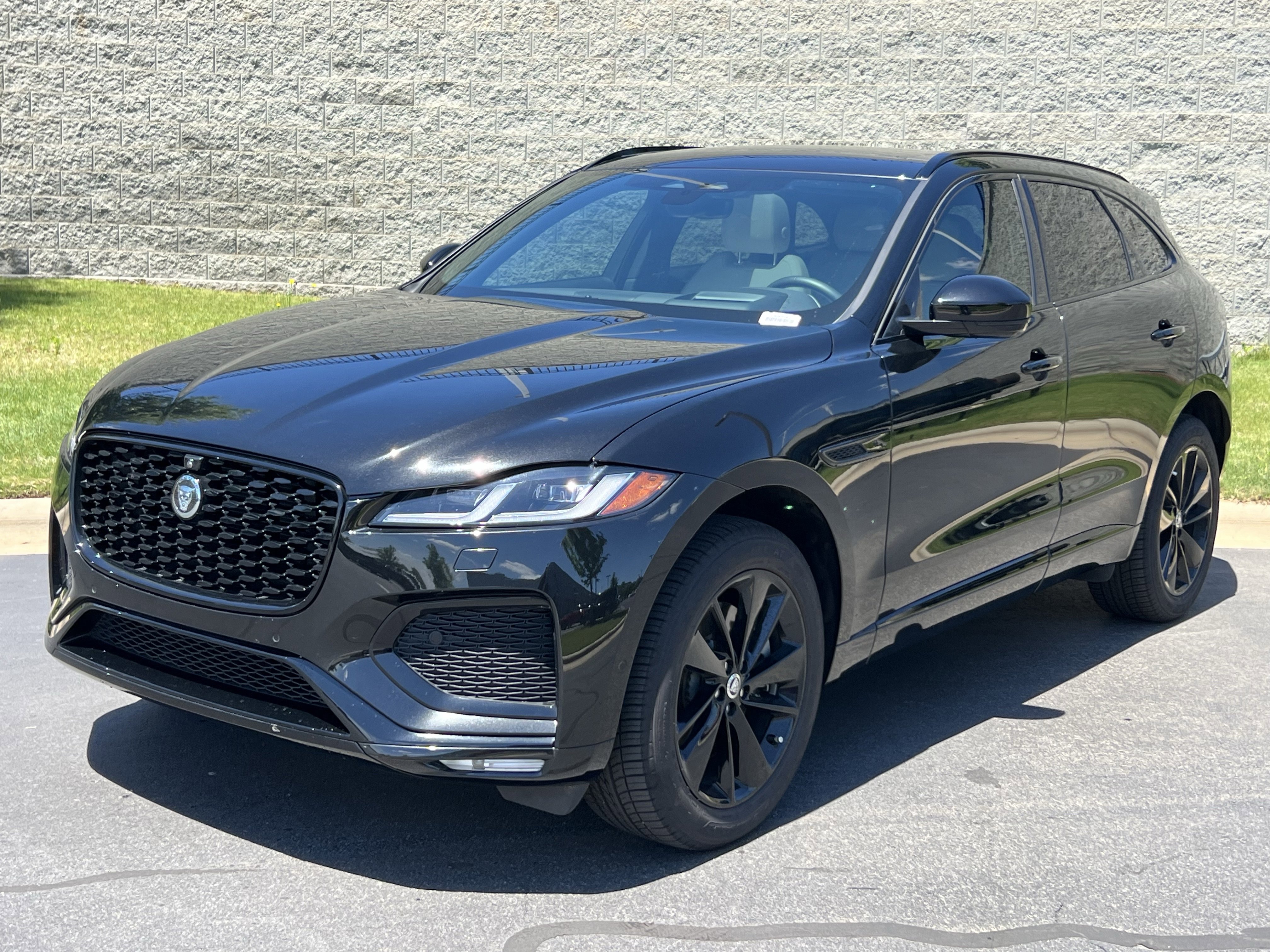 Used 2026 Jaguar F-PACE R-Dynamic S AWD/4WD image 2