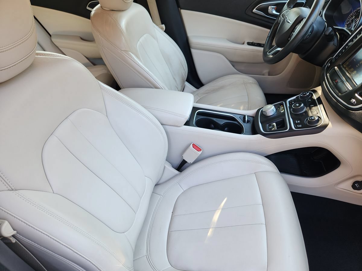 Used 2017 Chrysler 200 Limited Platinum FWD image 29