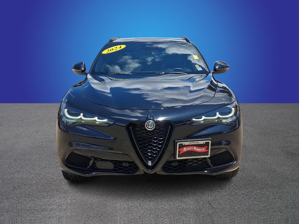 Used 2024 Alfa Romeo Stelvio AWD image 2
