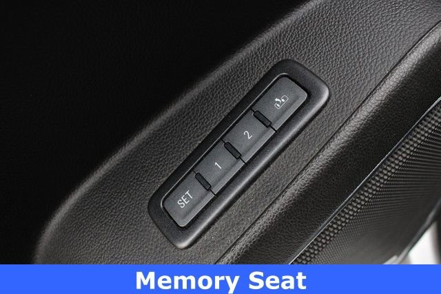 Used 2018 Chevrolet Suburban LT image 4