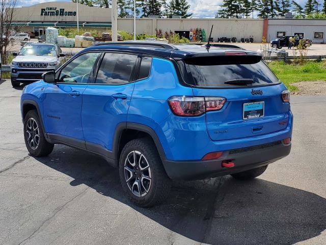 Used 2024 Jeep Compass Trailhawk w/ Trailhawk Convenience Group AWD/4WD image 5