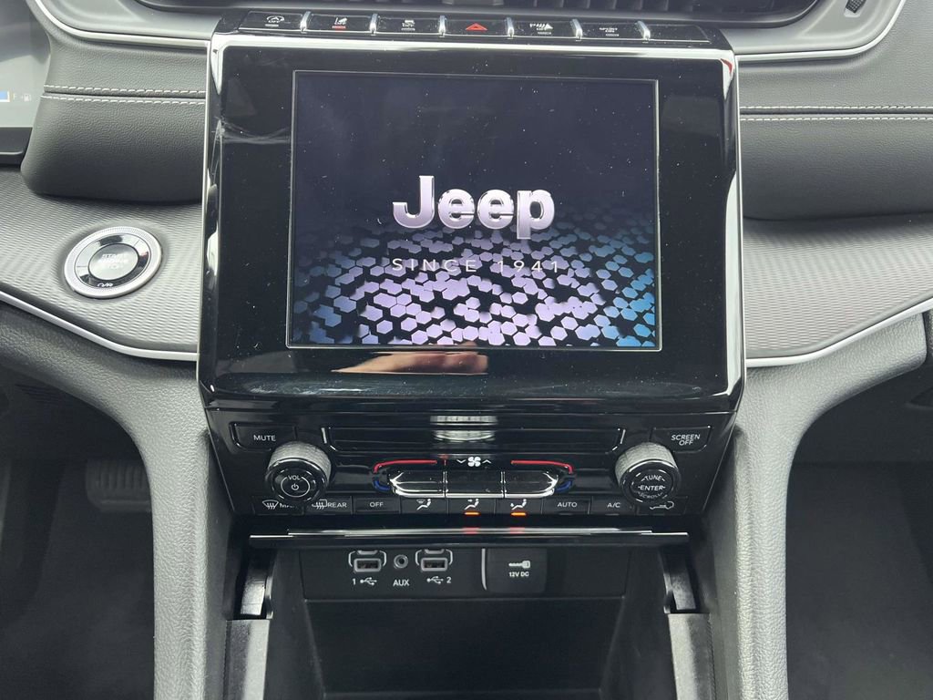 Used 2025 Jeep Grand Cherokee L Laredo AWD/4WD image 34