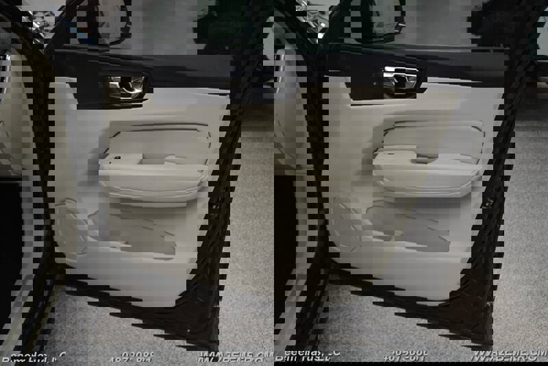 Used 2022 Volvo XC60 T8 Inscription Expression w/ Advanced Package image 37