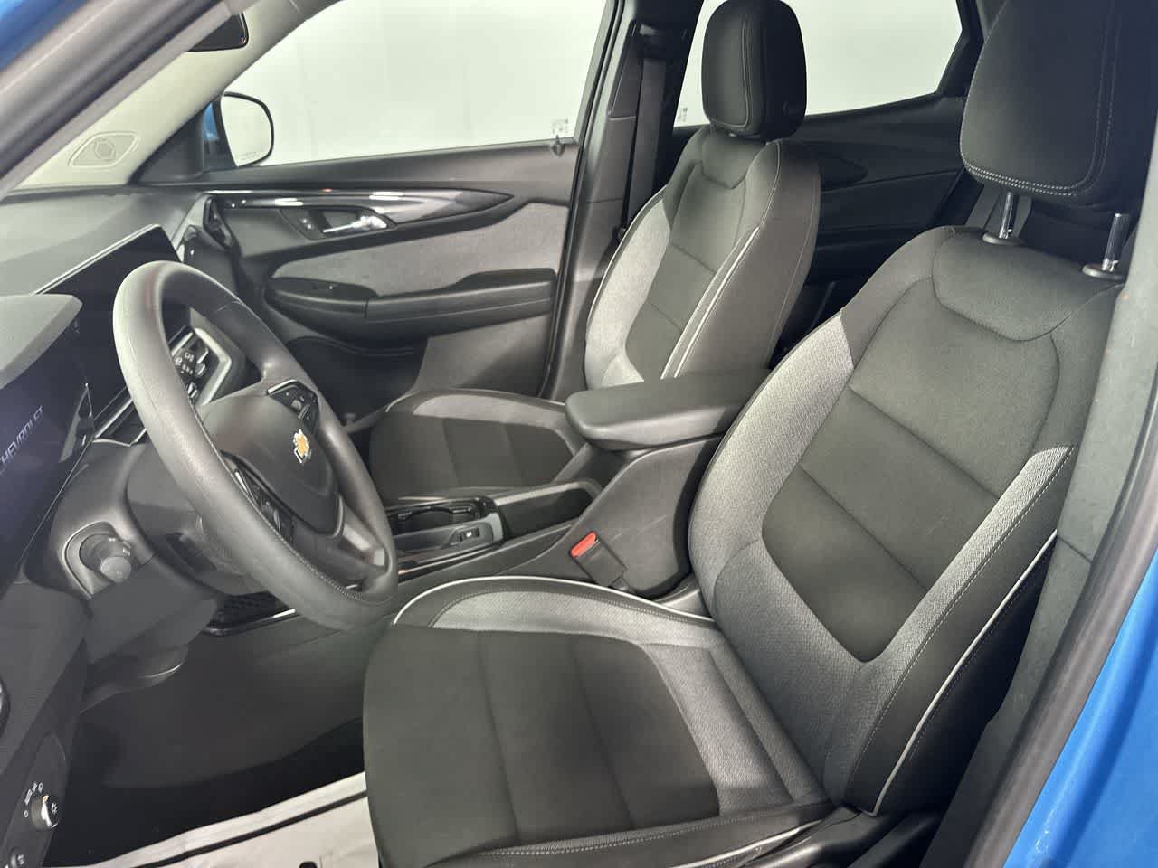 Used 2025 Chevrolet TrailBlazer LT AWD/4WD image 12
