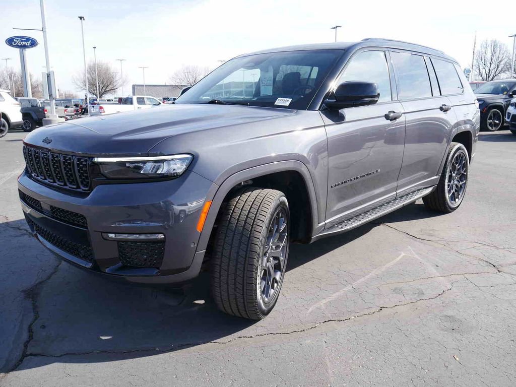 Used 2025 Jeep Grand Cherokee L Summit w/ Advanced Protech Group IV image 4