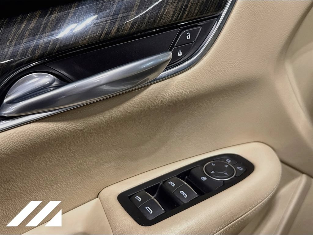 Used 2018 Cadillac XT5 AWD image 18