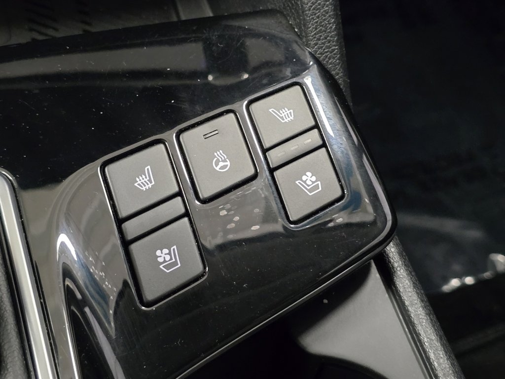 Used 2024 Kia Sportage SX image 8