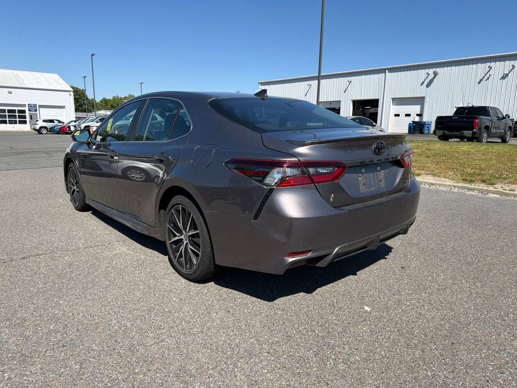Used 2024 Toyota Camry SE FWD image 3