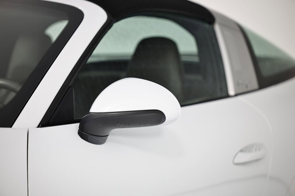 Certified 2018 Porsche 911 Targa 4S w/ Sportdesign Package image 12