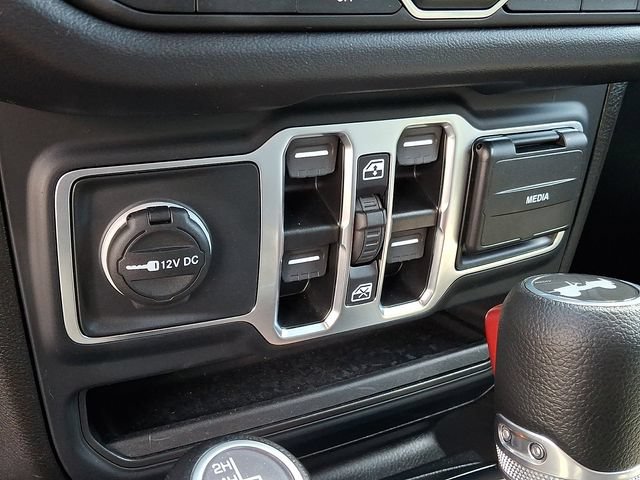 Used 2025 Jeep Wrangler Unlimited Sahara w/ Safety Group AWD/4WD image 20