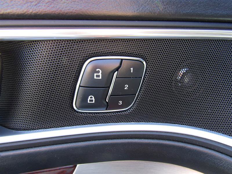 Used 2017 Ford Explorer Platinum image 10