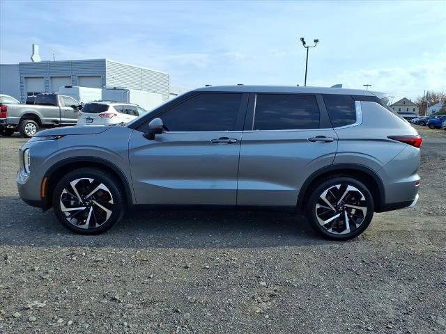 Used 2023 Mitsubishi Outlander SE image 6