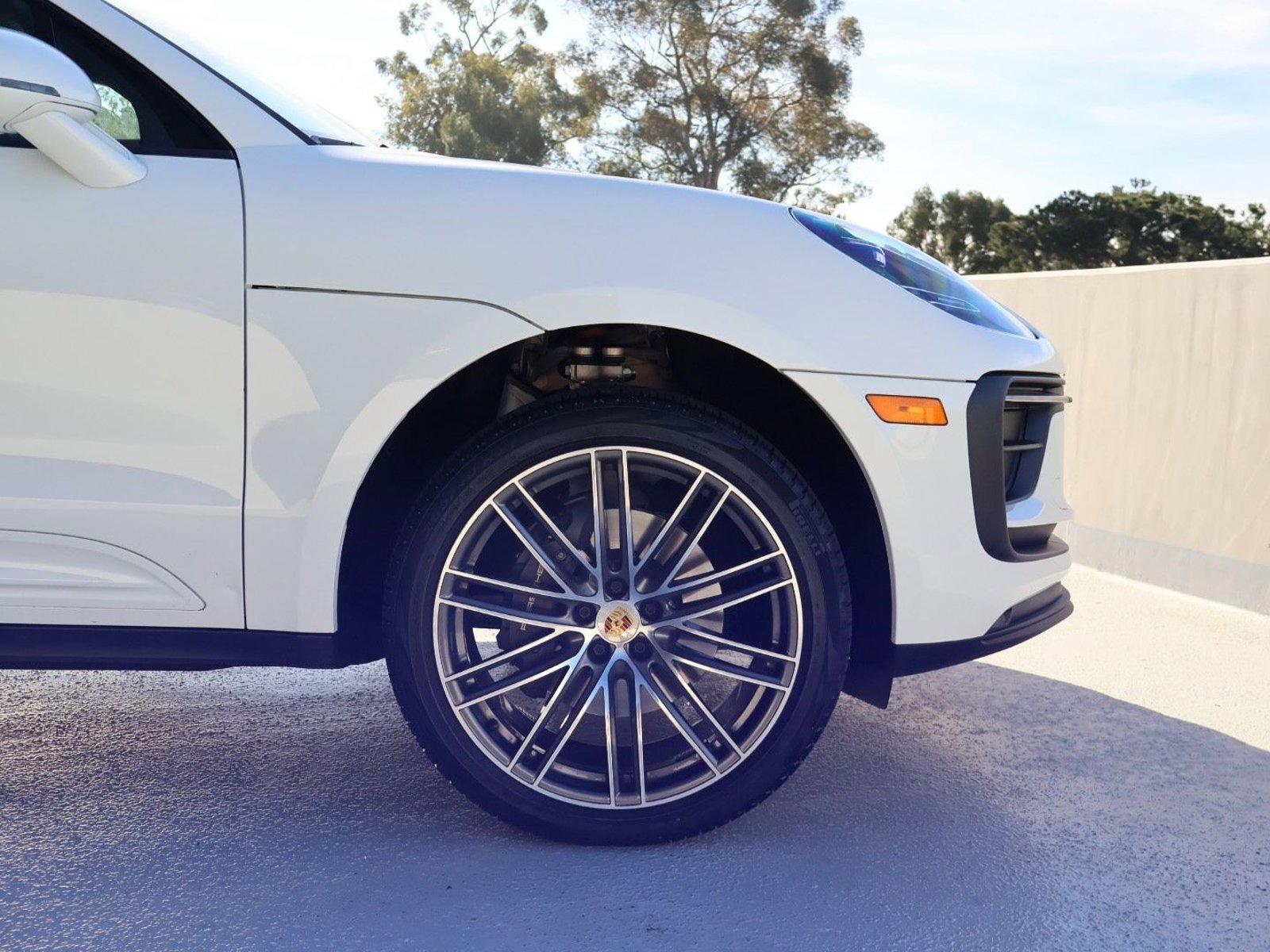 Certified 2025 Porsche Macan image 11