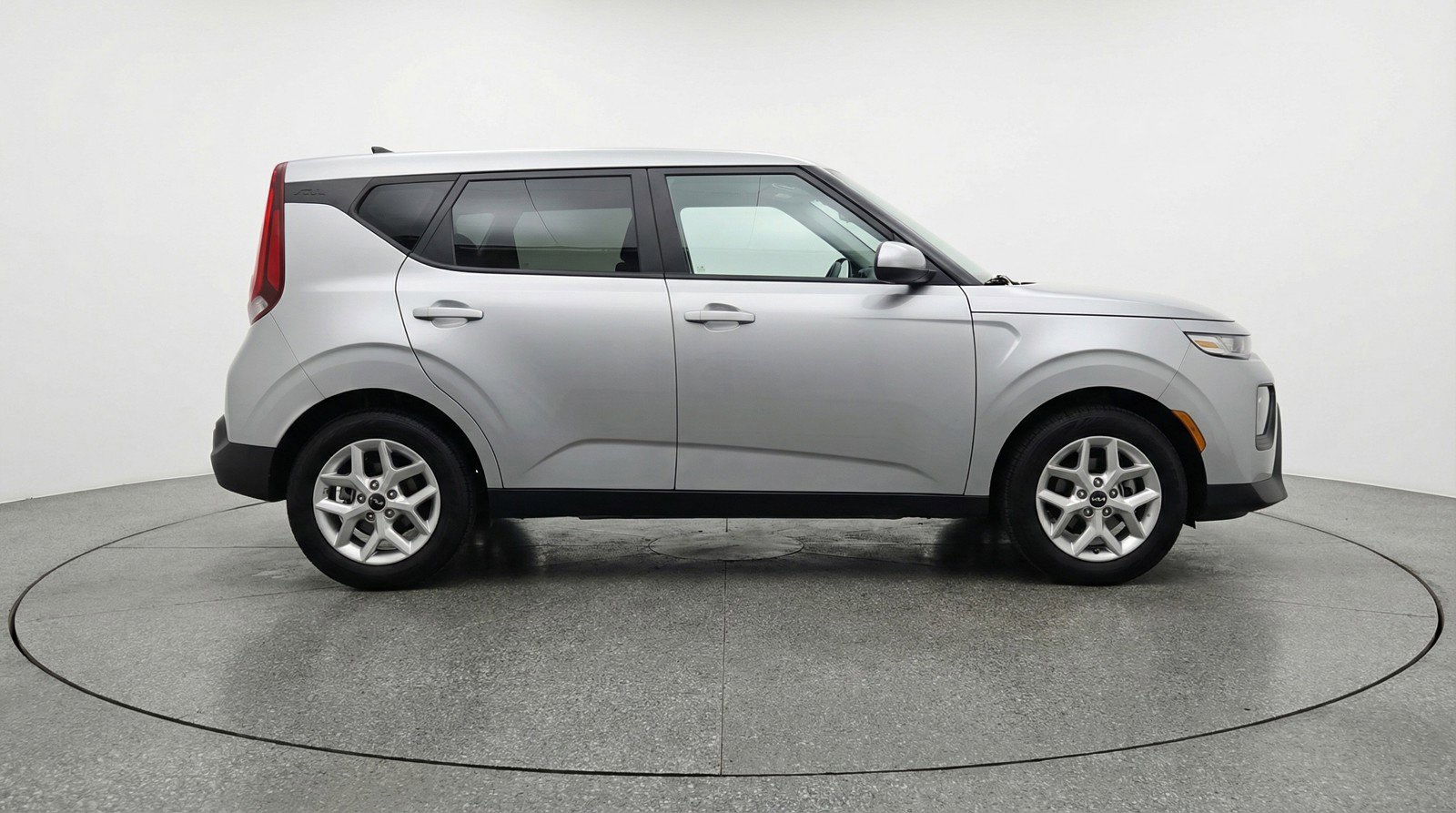 Used 2025 Kia Soul LX w/ LX Technology Package FWD image 11