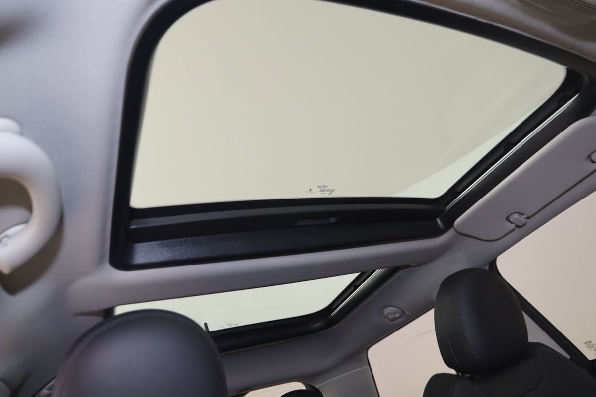 Used 2021 MINI Cooper SE w/ 6.5" Touchscreen Package FWD image 11