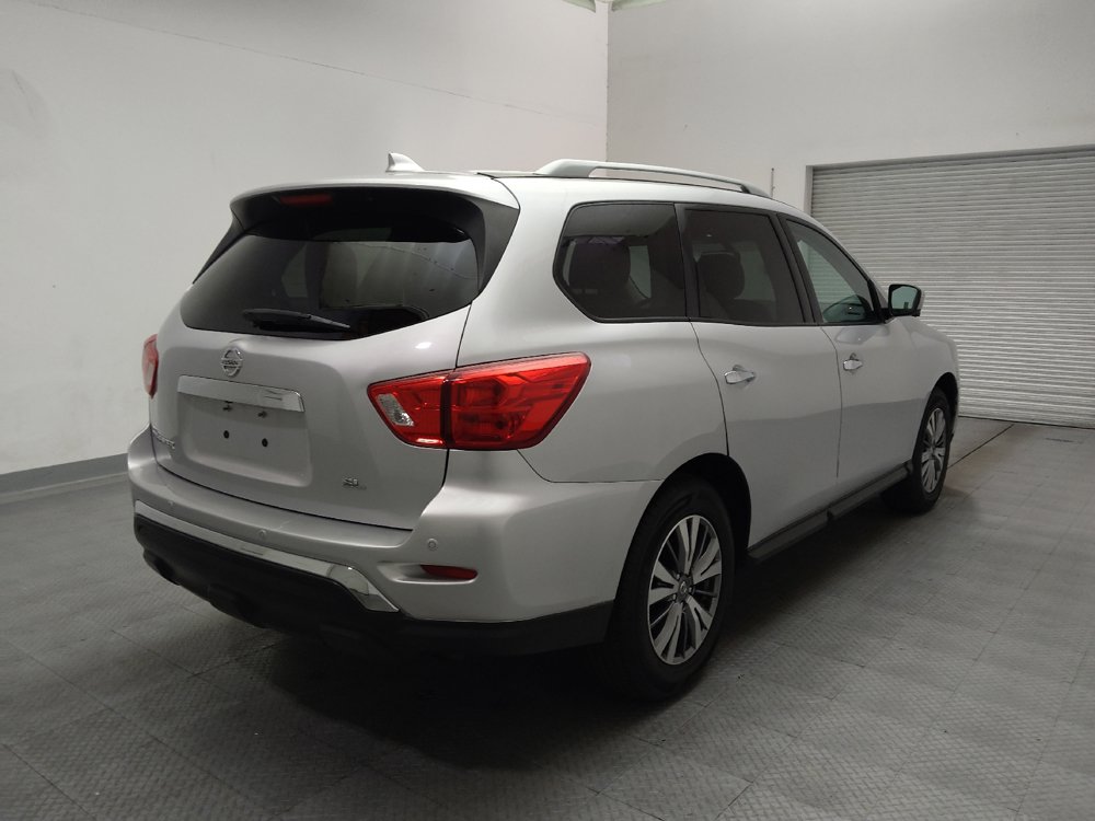 Used 2019 Nissan Pathfinder SL FWD image 9