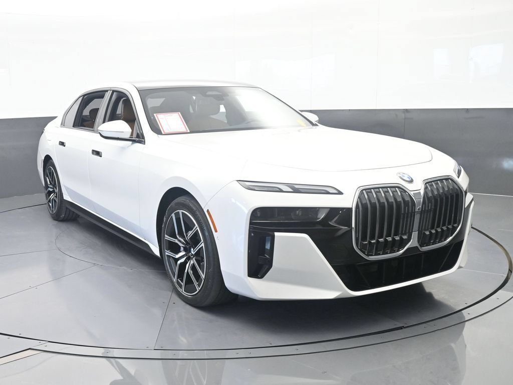 Used 2025 BMW 740i xDrive AWD/4WD image 9