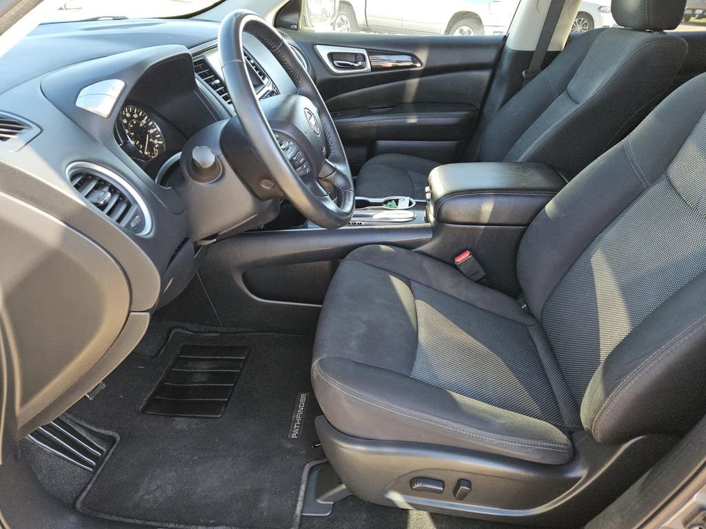 Used 2020 Nissan Pathfinder SV image 21