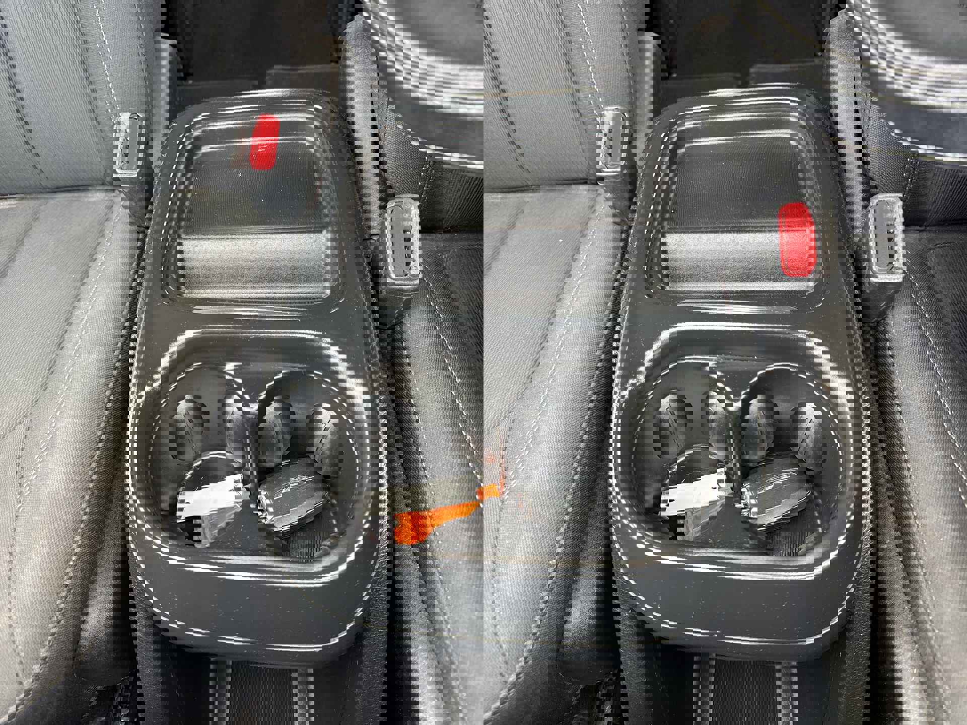 Used 2018 Chrysler Pacifica Touring Plus w/ S Appearance Package FWD image 12