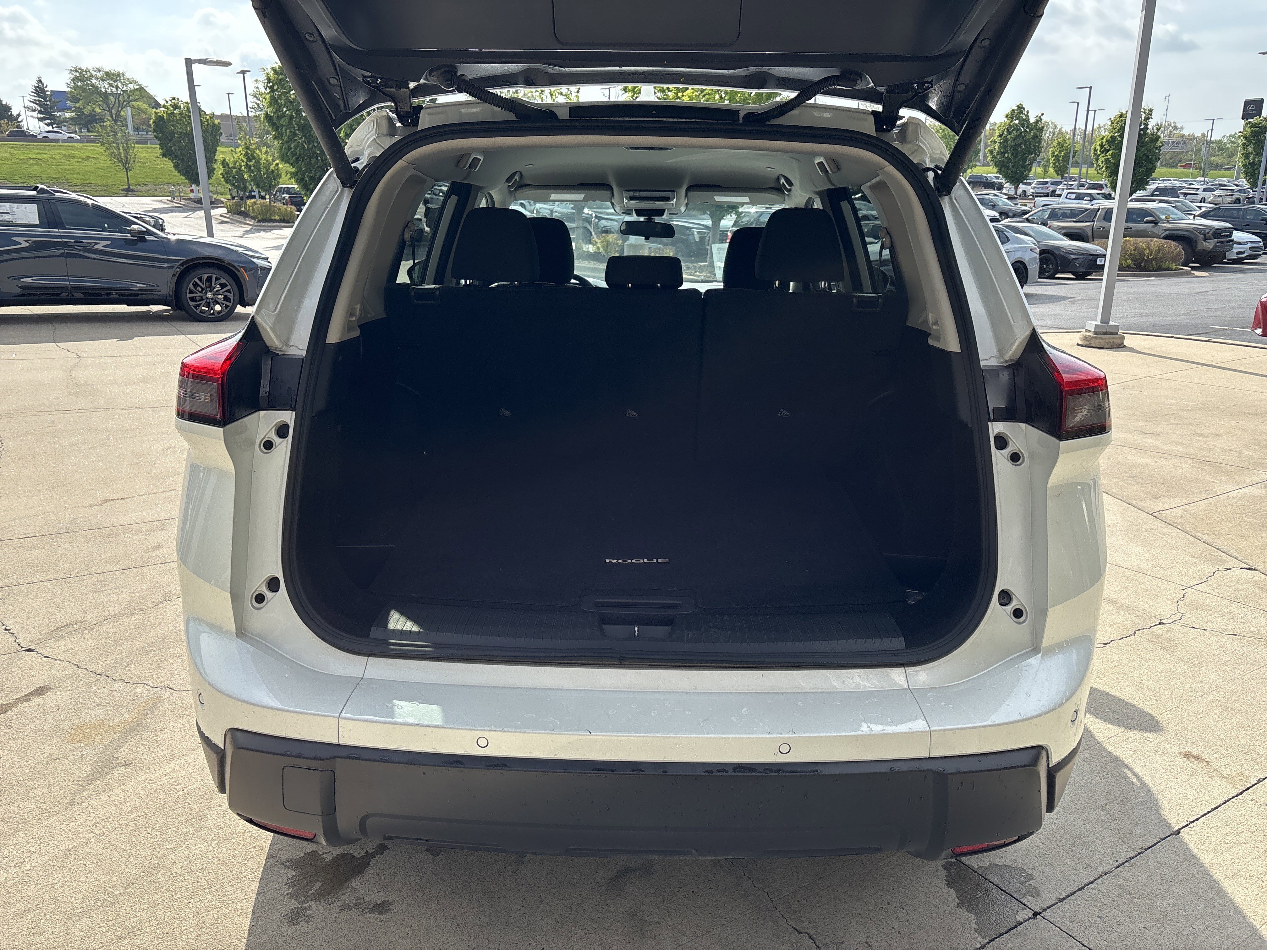 Used 2024 Nissan Rogue SV AWD/4WD image 31