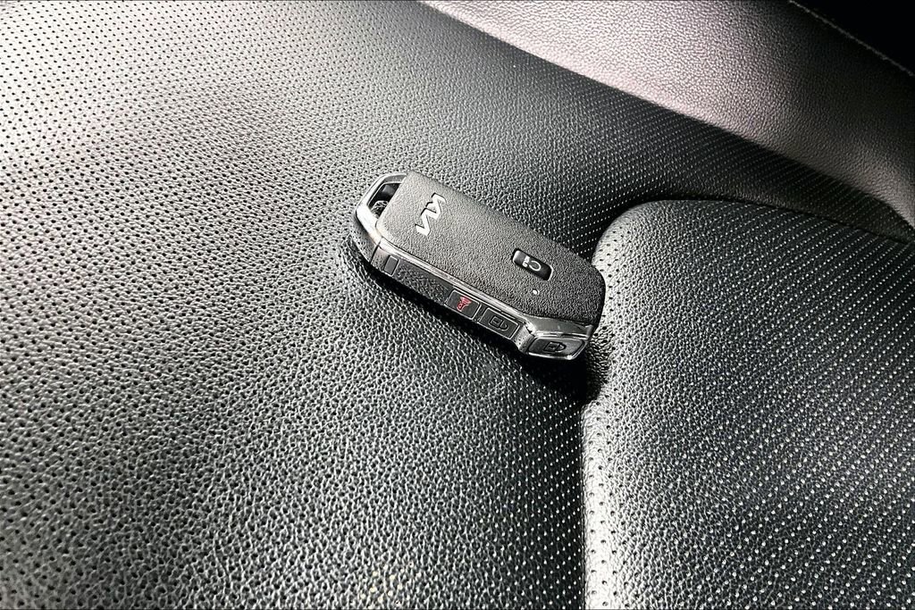 Used 2024 Kia Sportage EX image 10