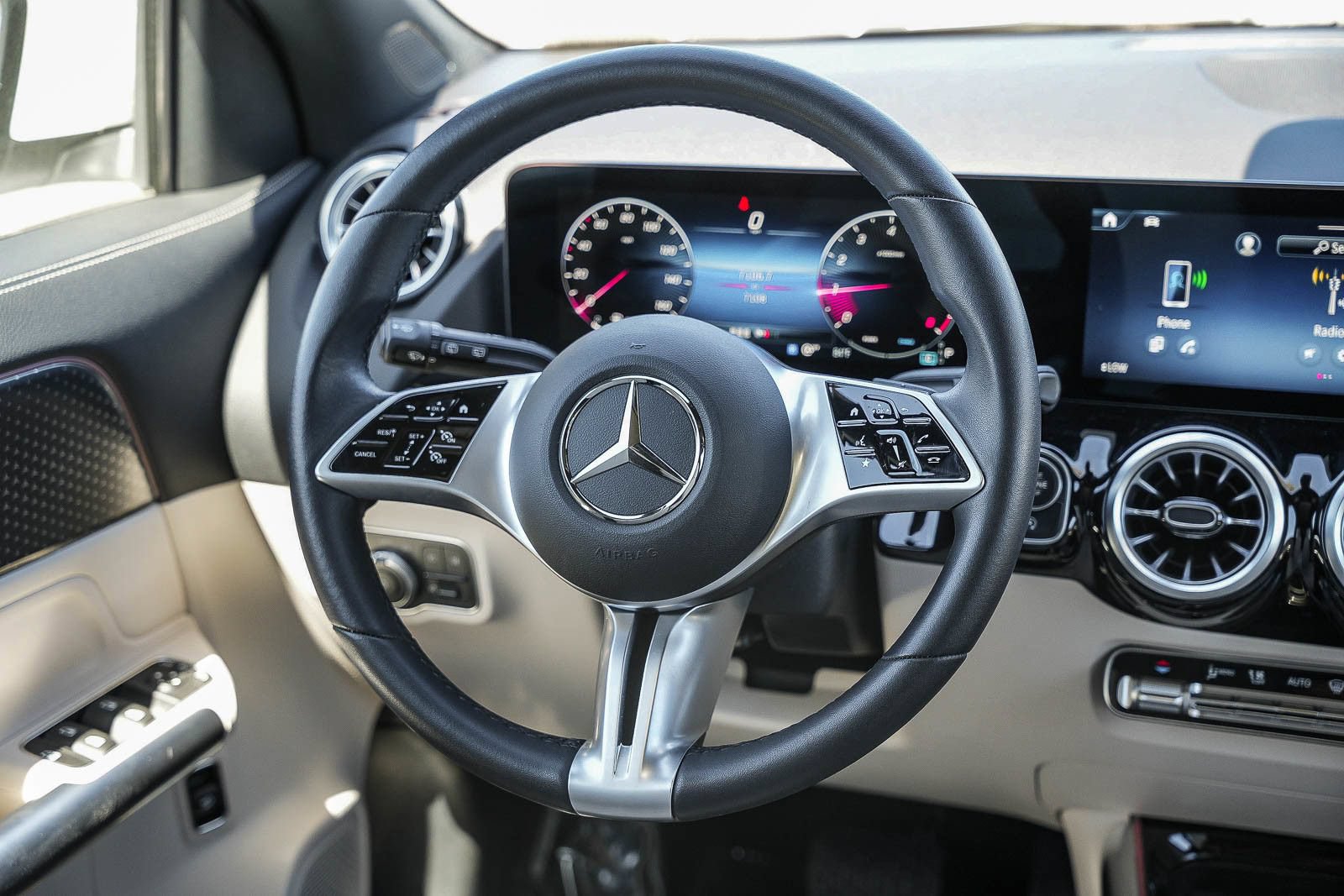 Certified 2025 Mercedes-Benz GLA 250 4MATIC image 15