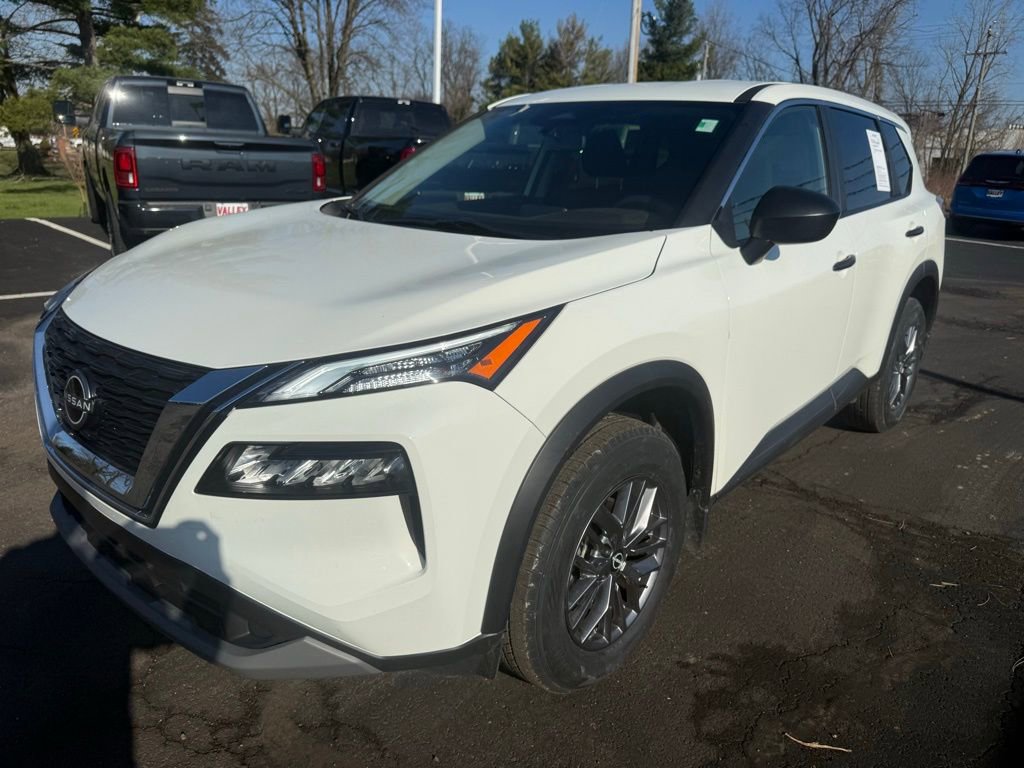 Used 2023 Nissan Rogue S AWD/4WD image 7