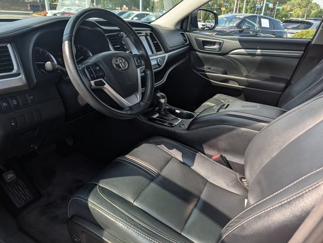 Used 2018 Toyota Highlander SE FWD image 10